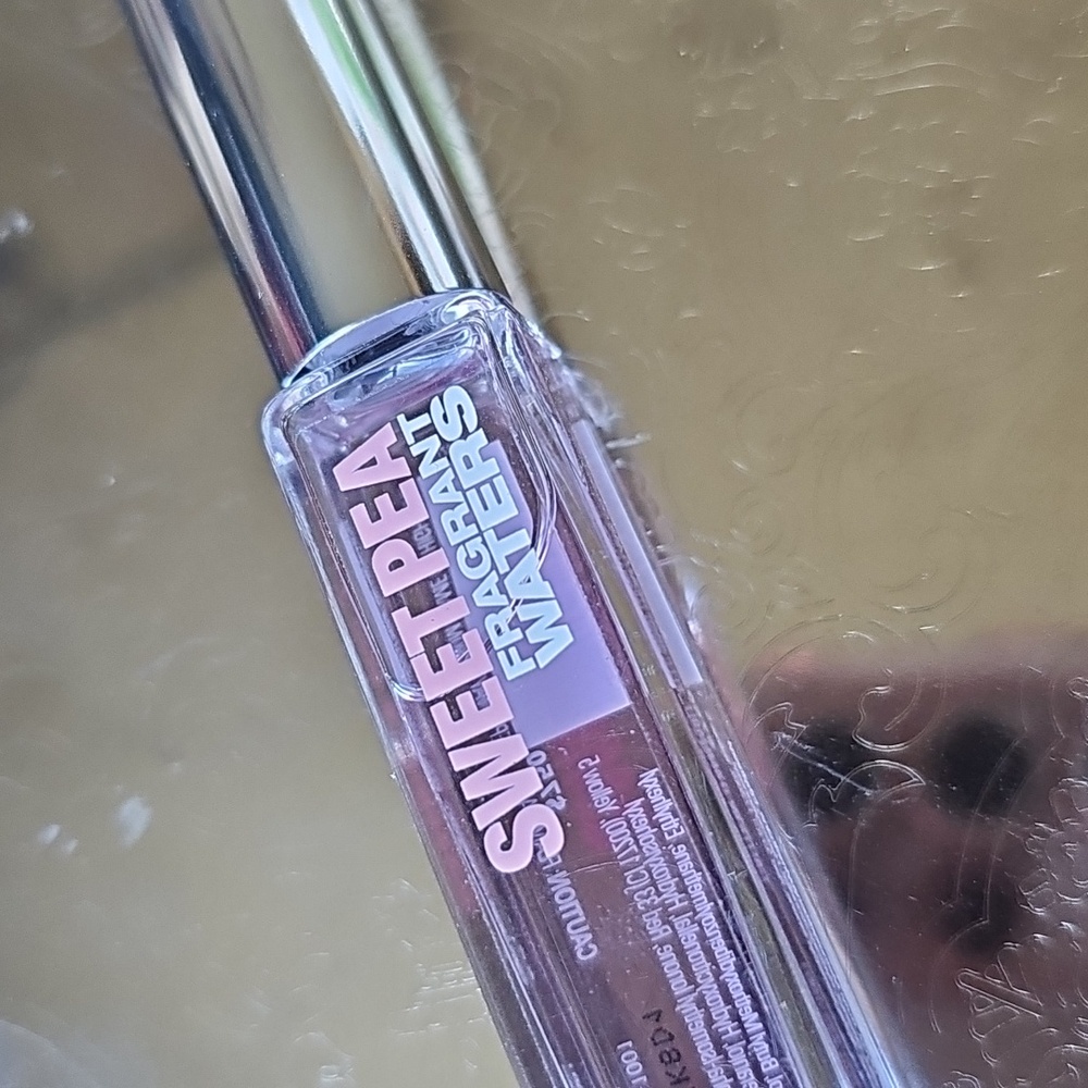 New Bath & Body Works Sweet Pea Fragrance Mist - .28 Fl oz Spray Fragrant Waters - Picture 2 of 5